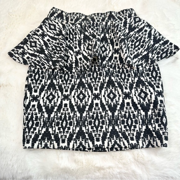 2b Bebe Casual Skirt Ruffle accents, Frills & ruffles Size: XS - Picture 5 of 6